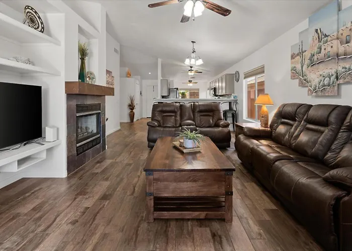 Arizona Desert Oasis W Heated Pool Holiday home *